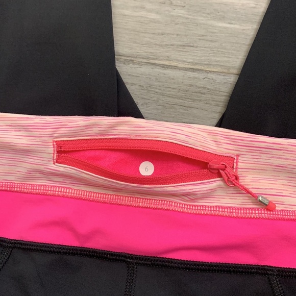 Lululemon Inspire Crop II
Black / Wee Are From Space Parfait Pink Sz 6 - Picture 13 of 17